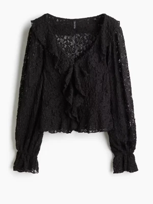 Spets blus - Helt ny endast testad, säljer då den är för stor och den finns även ej kvar på hemsidan