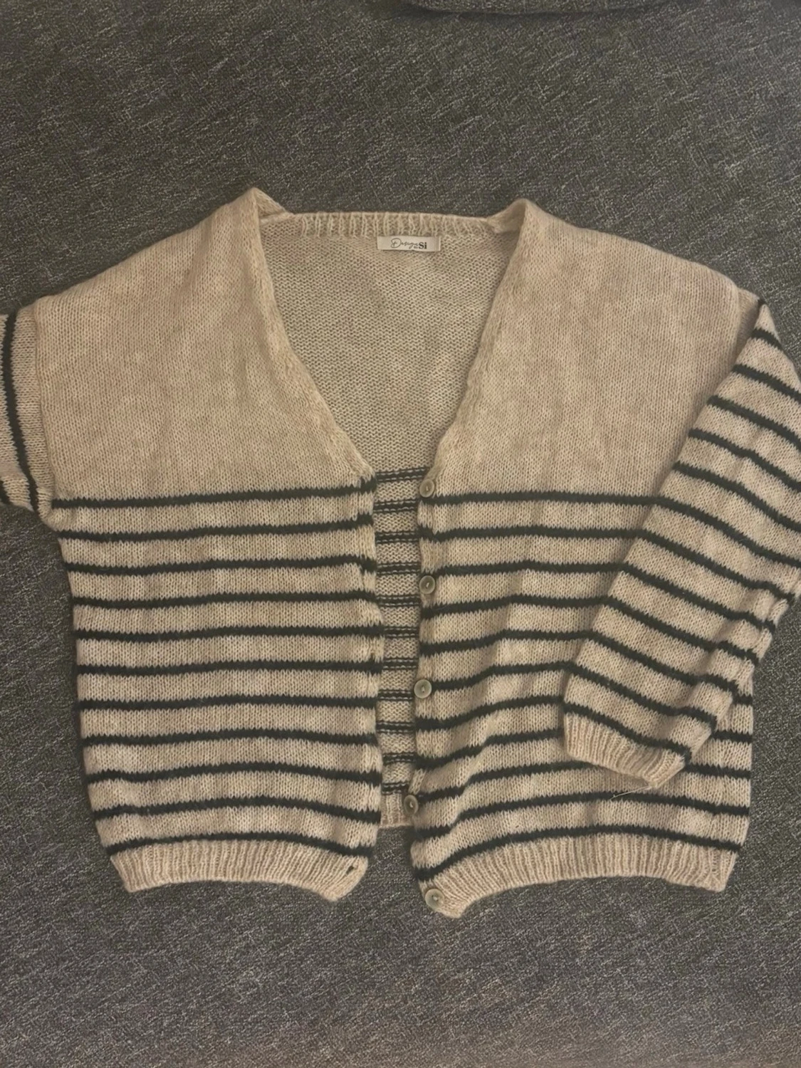 Randig stickad kofta