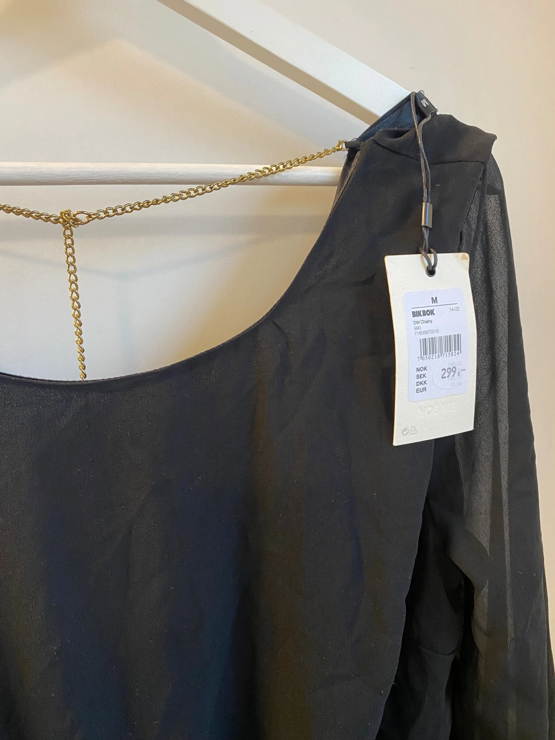 Svart festklänning med öppen rygg  - 2