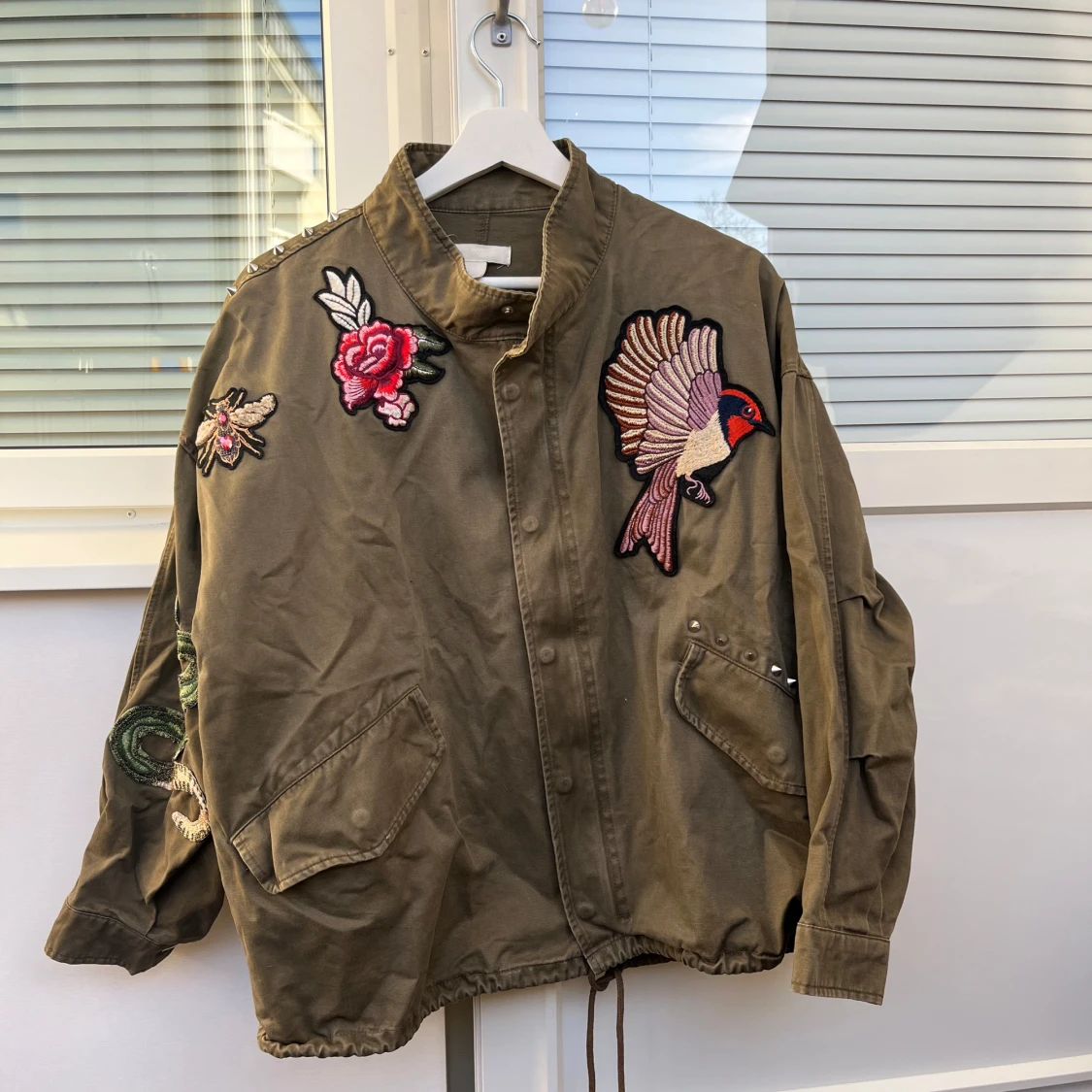 Populär Grön jacka hm jacka med broderingar - 1