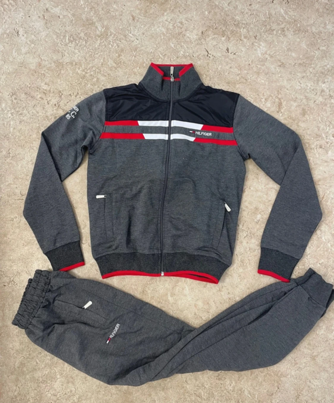 Grå mjukisbyxor från Tommy Hilfiger