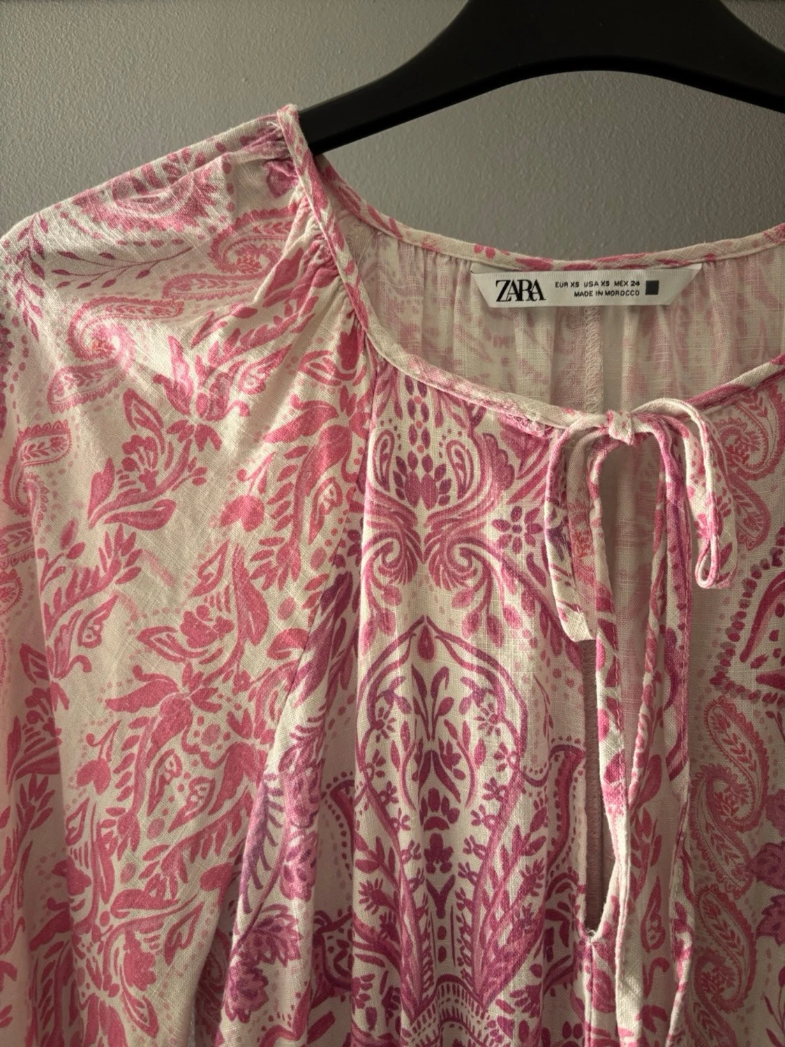 Rosa och vit mönstrad klänning från Zara - 1