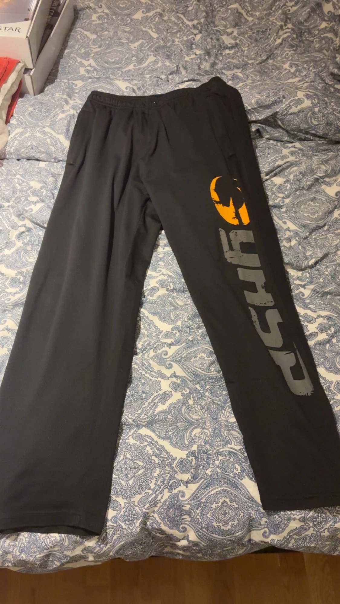 Svarta träningsbyxor från GASP