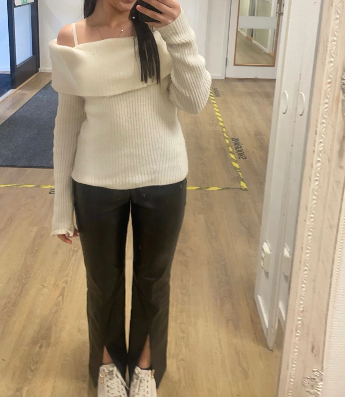 Jätte skön stickad tröja, off-shoulder