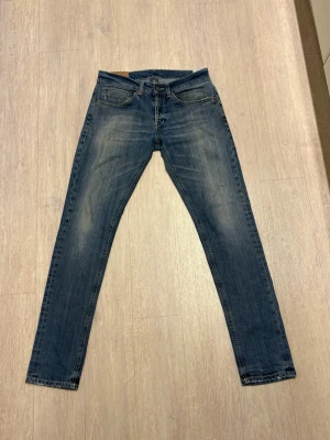 Dondup jeans george - | Modell| george| Skick 9,5/10| Storlek 31| Pm för mer info eller bilder, perfekta julklappen!
