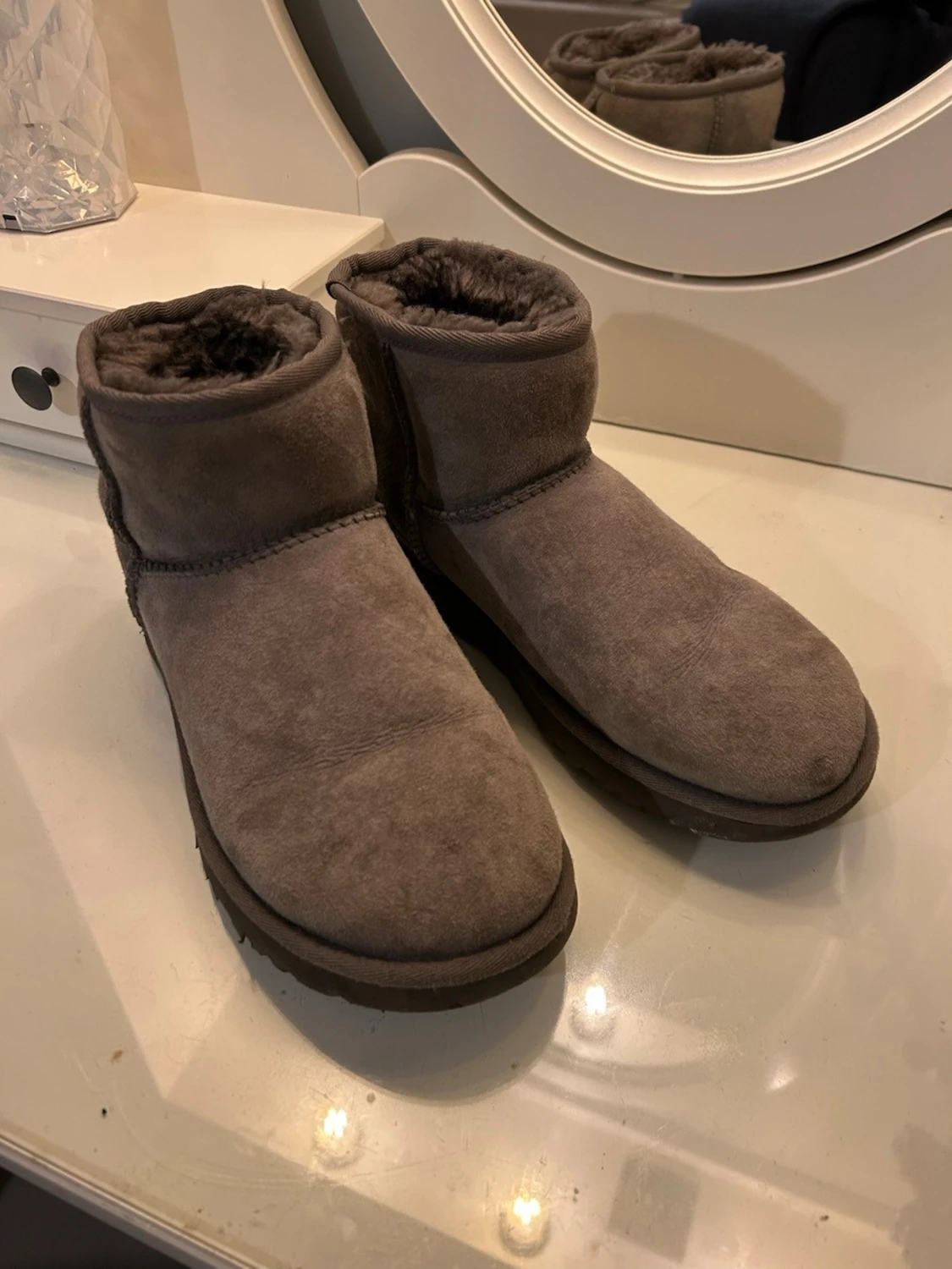 Grå UGG boots i mocka