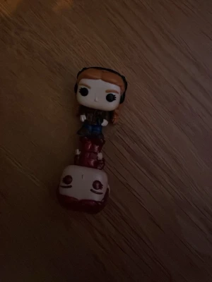 Max and upside down Max funko pop - Upside down Max and Max Strangerthings kinder joy funkopop figure 