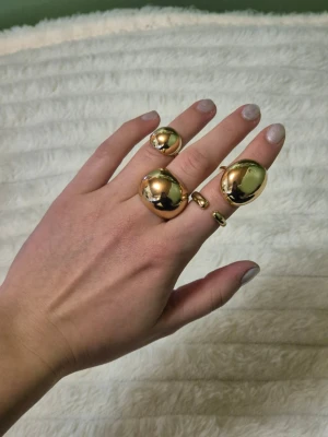 Justerbara ringar set - 4 st ringar 3 är justerbara:)