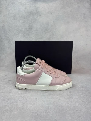 Valentino flycrew sneakers - – Condition: 9/10 - all spikes are still on  – What is included: Box, dustbag anf Valentino card     Retail price: 700 euro (Does not sell anymore)