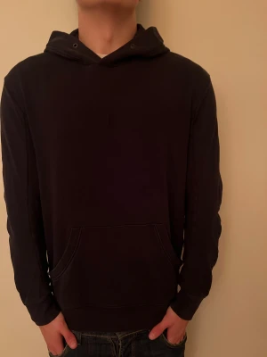 J.lindberg hoodie  - Skön hoodie med tryck på ryggen stor luva, skön passform, passar bra med väst eller overshirt, skriv vid frågor🔥🔥