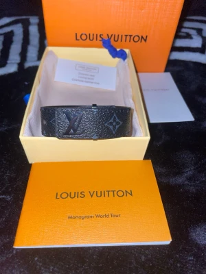 L och v armband  - Ett fint armband som jag har knappt använt för mer info dma mig