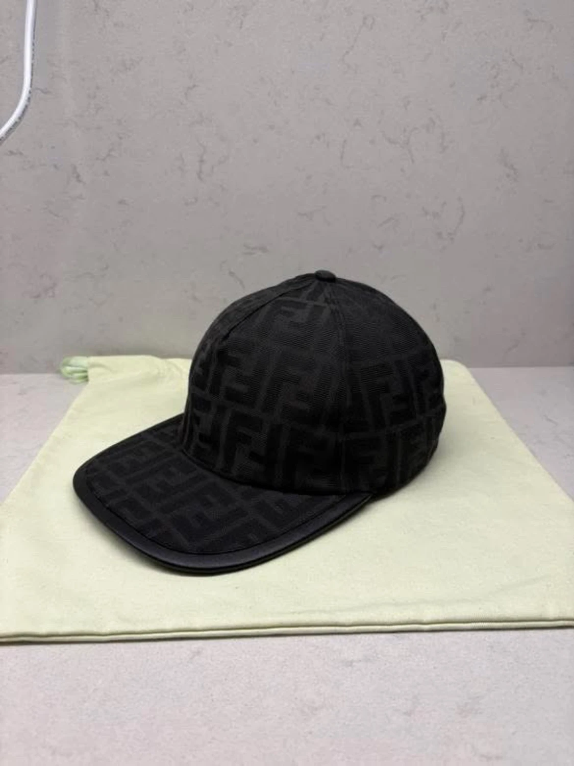 Svart Fendi keps med monogram - 2