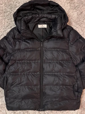 Pufferjacka - | Condition: 9/10 | Color: Black | What is included: Jacket | Retail price: 599kr |