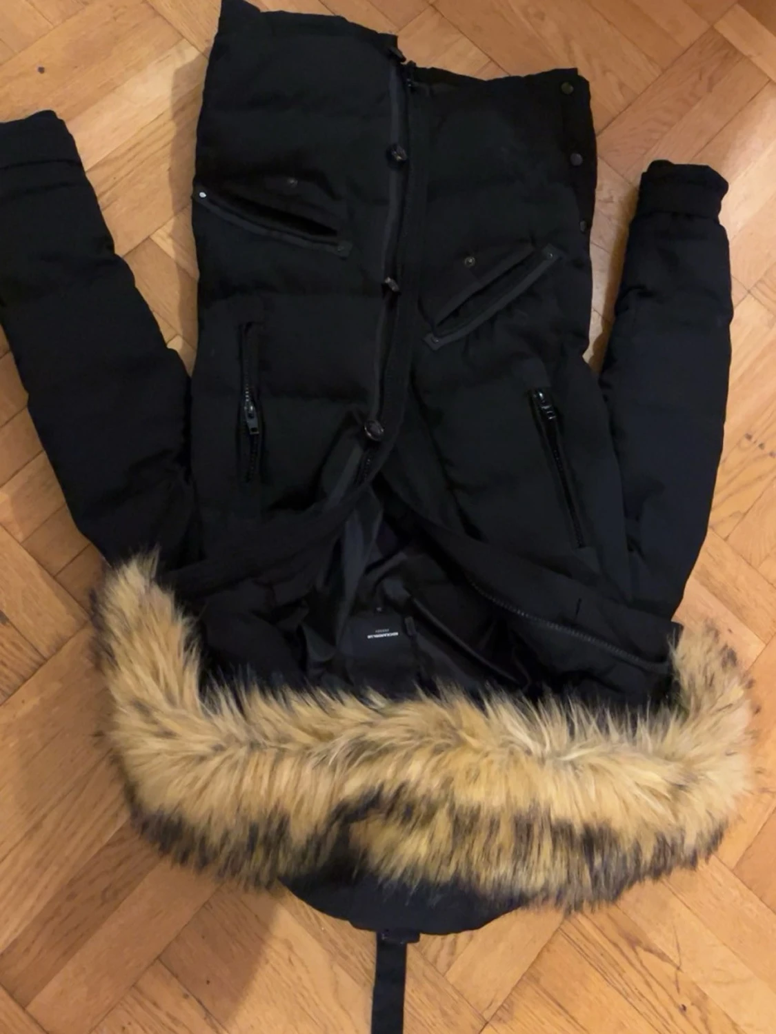 Svart dunjacka med fuskpäls från Rockandble - 2