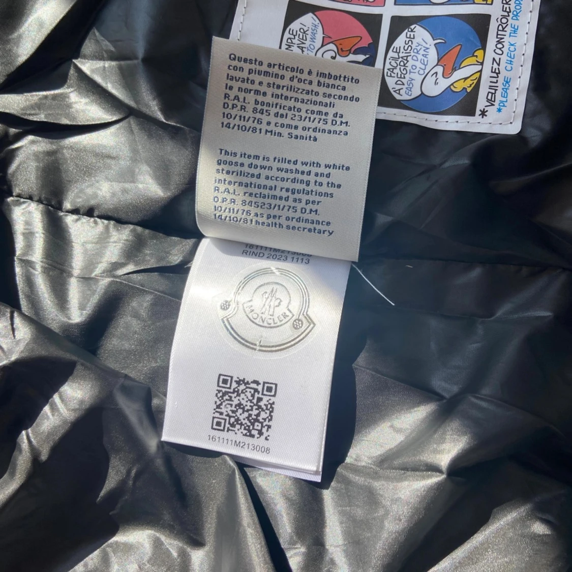 Svart dunväst från Moncler med huva - 1