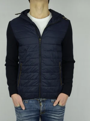 Massimo Dutti cardigan  - MASSIMO DUTTI CARDIGAN  Storlek : M   Passform : Normal / Lite liten  Användning : Jackan är i ett väldigt fint skick utan defekter  Nypris : Cirka 2000SEK  Modellen på bilen är 182CM och väger 75KG