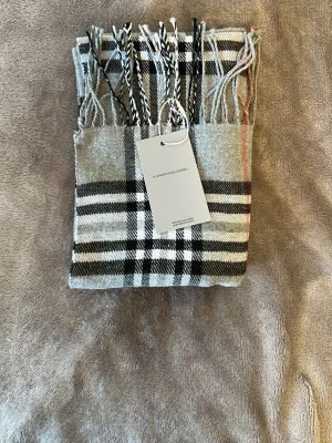 Rutig grå halsduk - 159kr