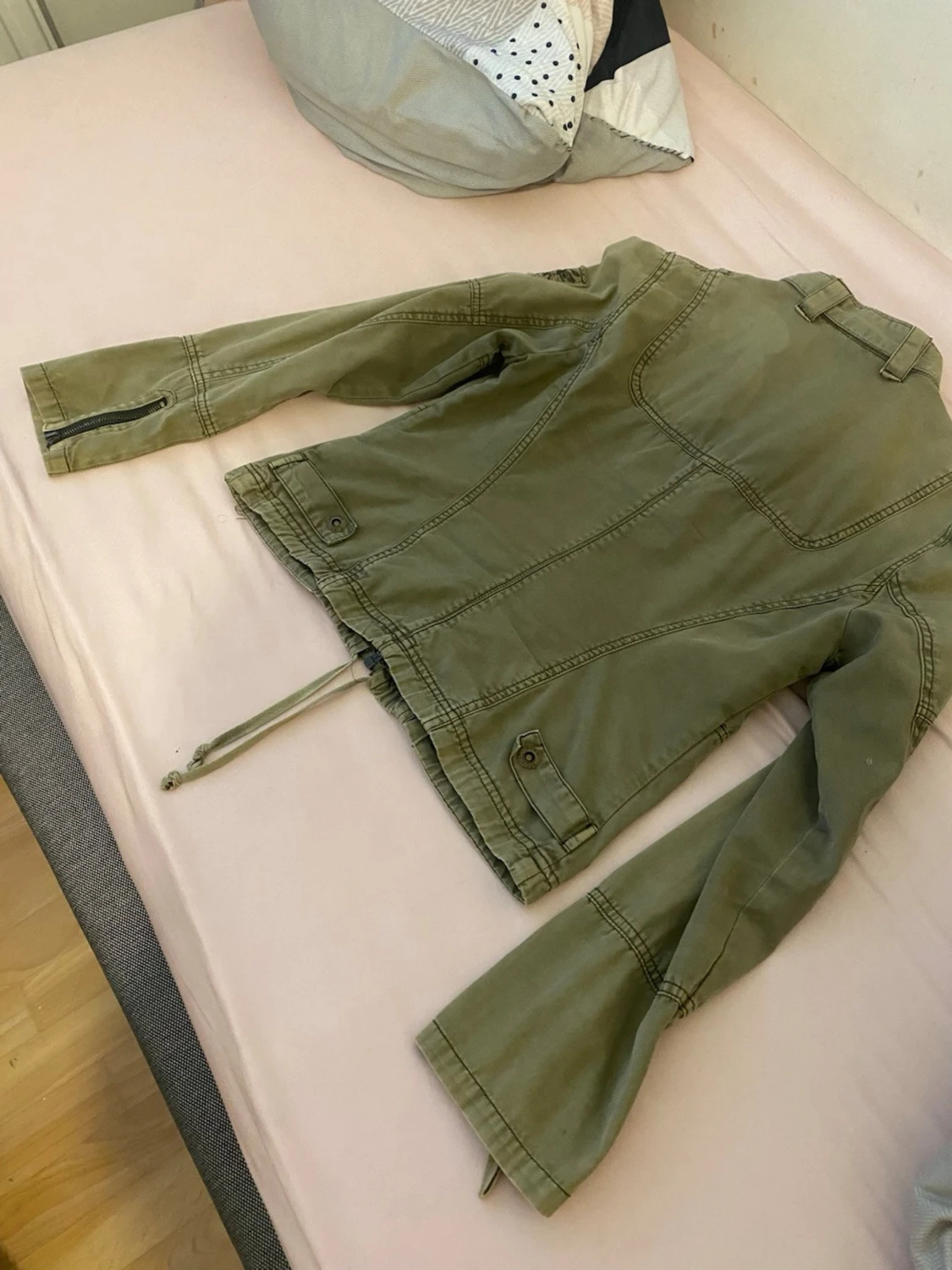 Grön vindjacka med dragkedjor - 2