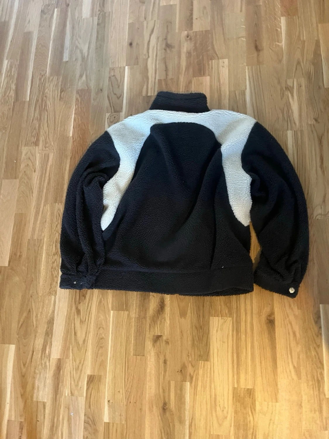 Svart teddyjacka från MADISOn - 1