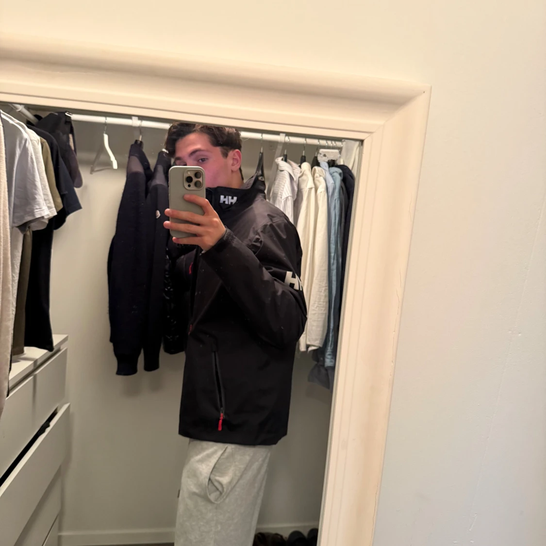 Svart vindjacka från Helly Hansen - 1