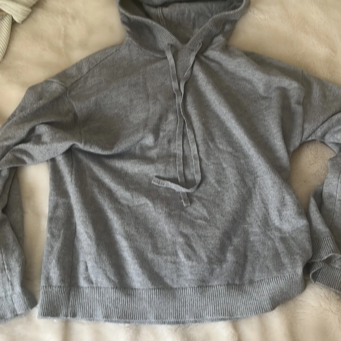 Grå hoodie från Gina Tricot XS - 2