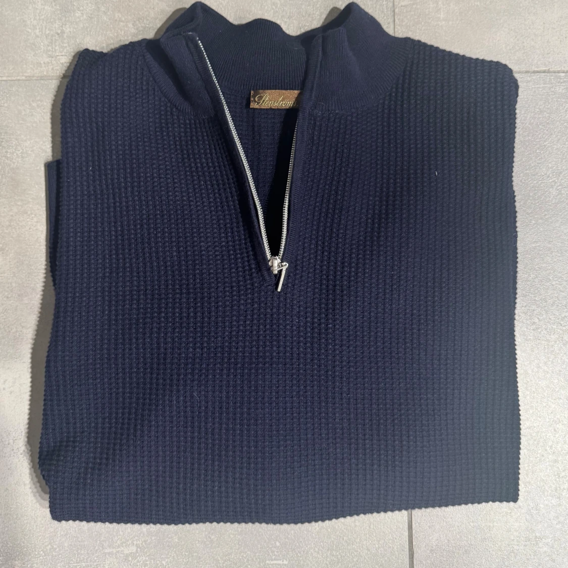 Mörkblå half zip från Stenströms