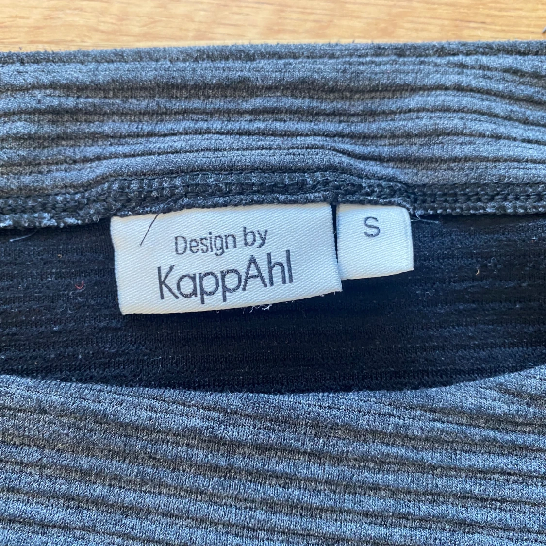 Grå ribbad tröja med trekvartsärm - 4