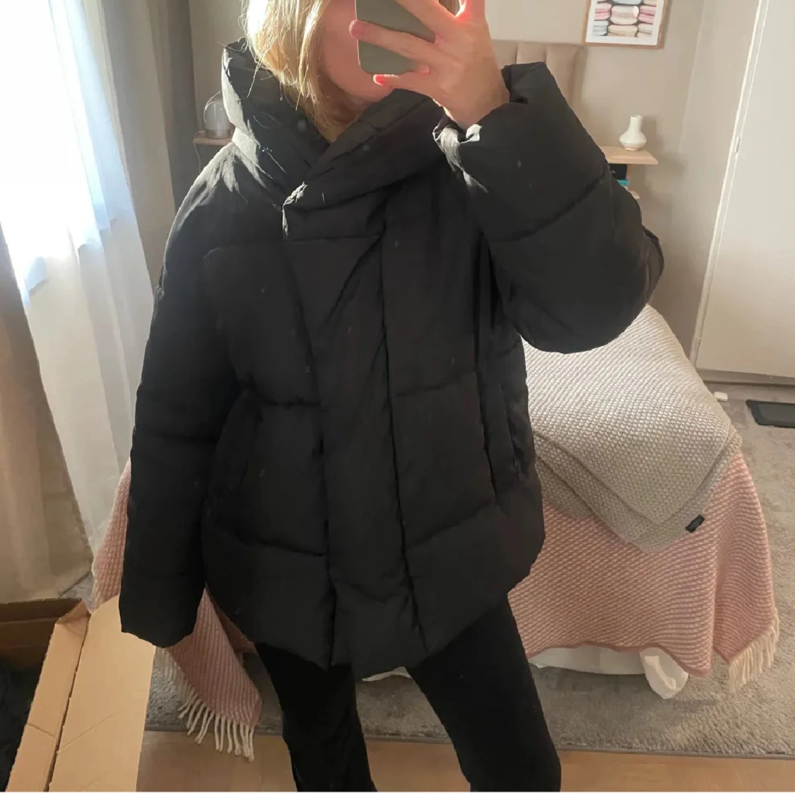 Svart pufferjacka med huva - 2