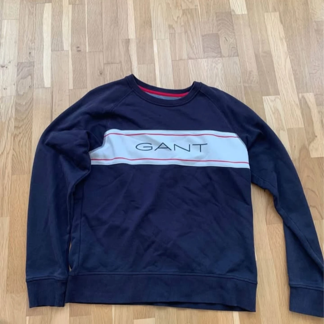 Mörkblå sweatshirt från GANT