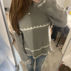 Stickad tröja💕 - Fin stickad tröja med coolt mönster🩷