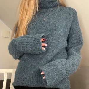 Stickad tröja  - Stickad tröja i jätte fin färg 💕💕🍂🍂