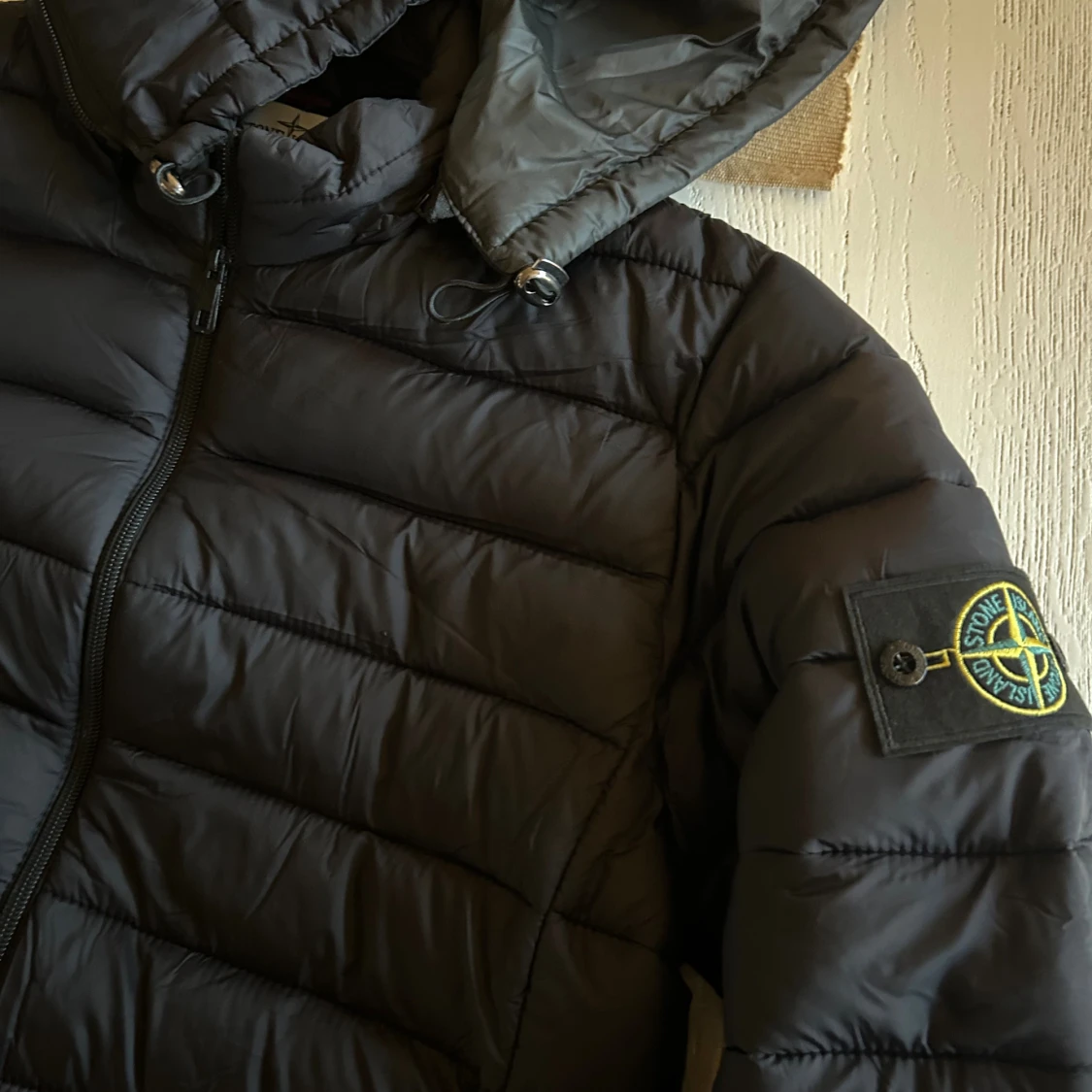 Svart pufferjacka från Stone Island