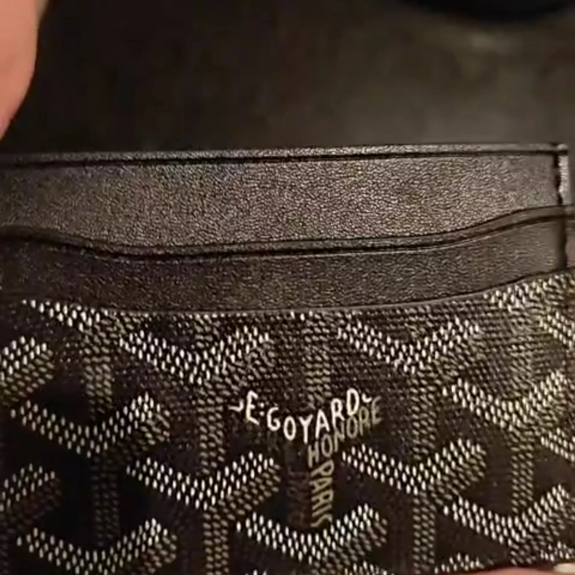 Svart plånbok med mönster - 1