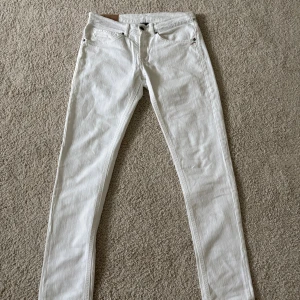 Dondup George - Dondup George jeans - Storlek 31 - Modell: George (slimfit) - Hör av dig vid minsta fundering// Luxeriet