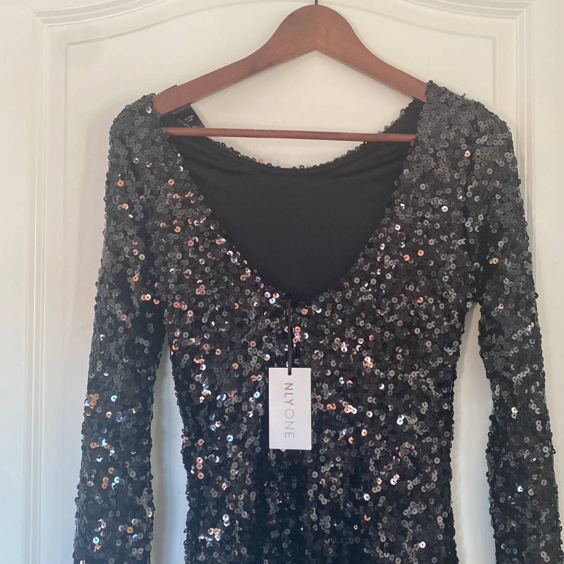 Svart paljettklänning från Nelly - 1