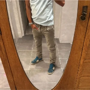 Replay jeans  - Ett par snygga byxor från Replay i storlek W30 L30 i modellen Anbbas 