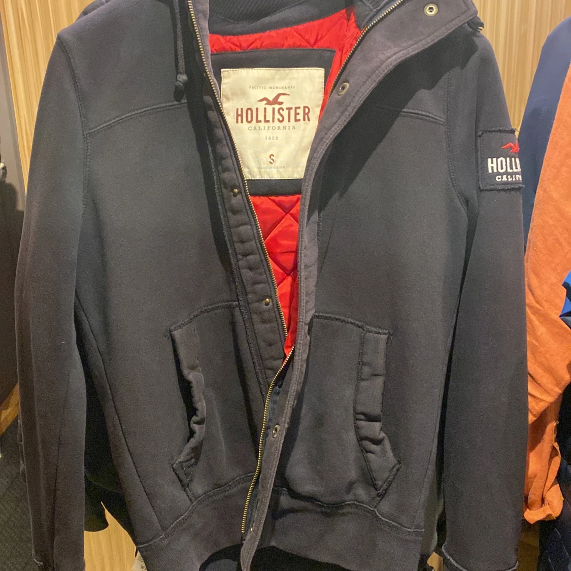 Svart teddyjacka från Hollister S - 1