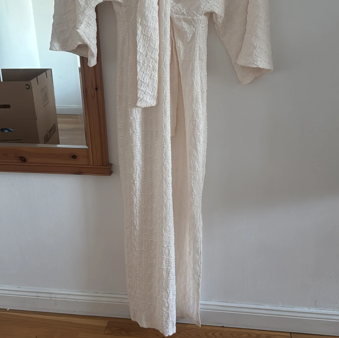 Lång ljus omlottklänning från SHEIN - 1