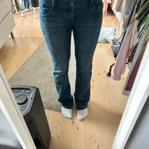 Jeans från only  - Snygga och fina jeans från only! Storlek W28 och L36. Pris kan diskuteras!