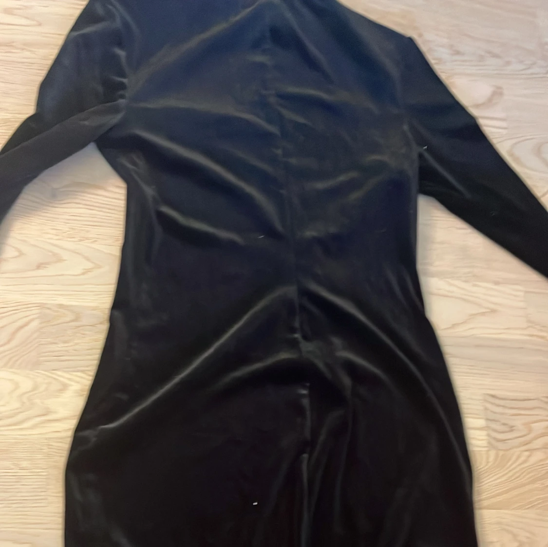 Svart sammetsklänning från H&M - 2