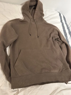 Jack and Jones hoodie - Hoodie från Jack and Jones. Nypris 399 och är en väldigt skön hoodie. Tvättas självklart innan frakt. (Skriv om funderingar)