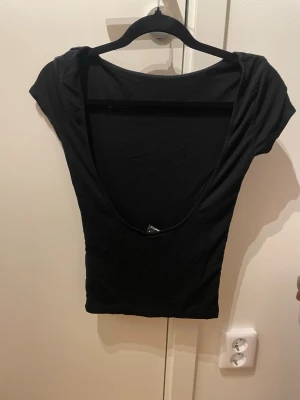 Gina Tricot - Topp utan rygg  - Inga defekter, sparsamt använd, blivit för liten för mig 🩷
