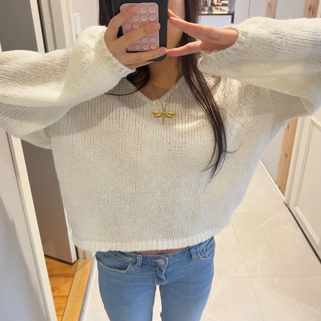 Vit stickad tröja med v-ringning - 5