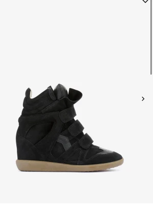 Isabel marant bekett skor  - Suuuuper snygga och populära Isabel marant skor I strorlek 37, använda en gång så i super bra skick ☺️