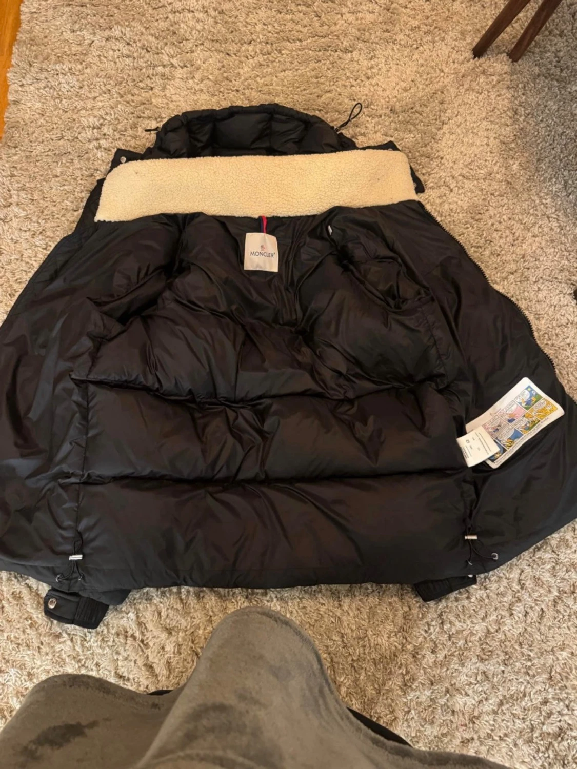 Svart pufferjacka från Moncler - 1