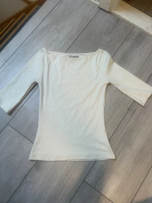 T shirt med båtkrage❤️ - Använd 1 gång❤️säljs inte längre 