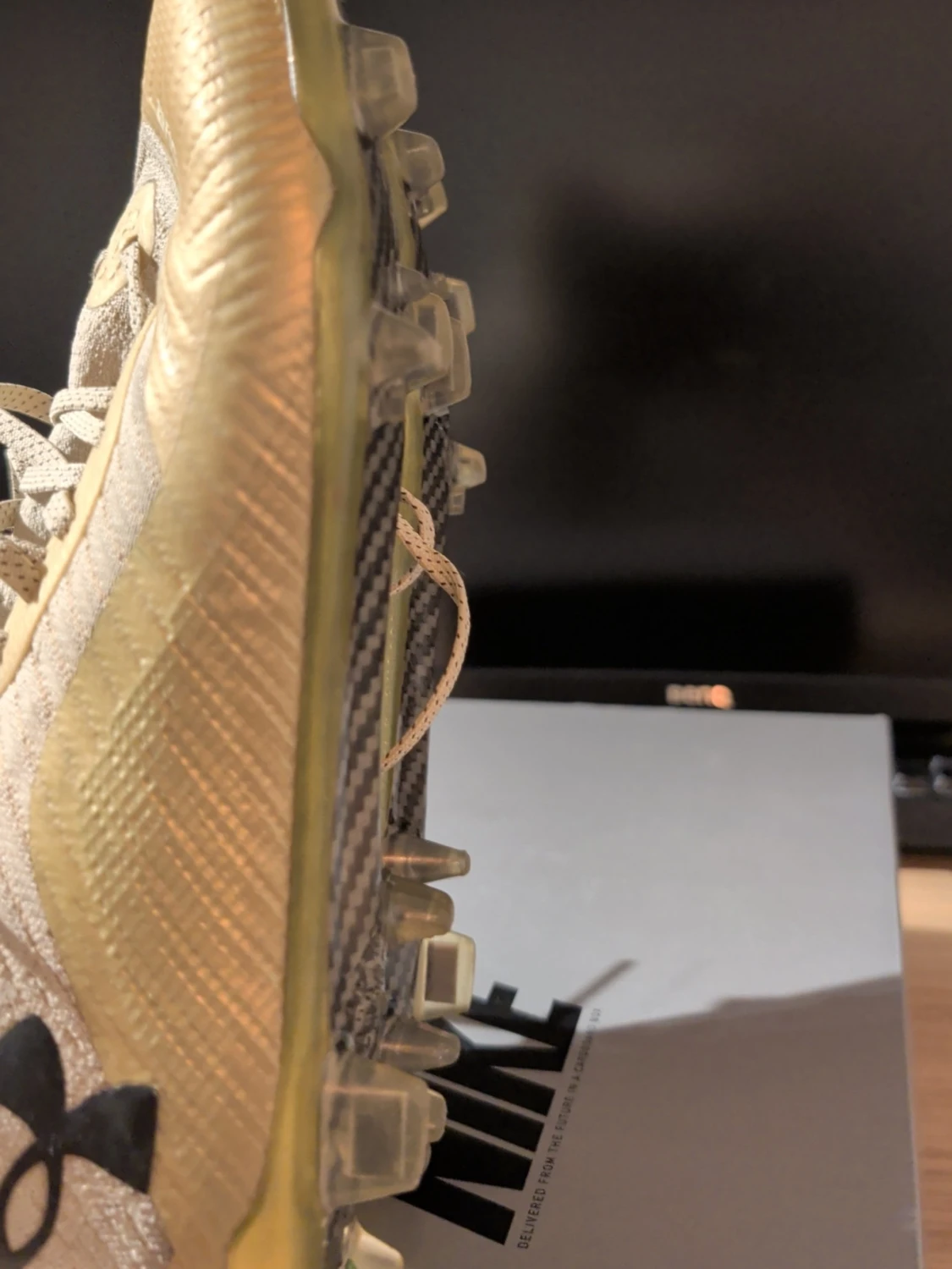 Beige fotbollsskor från Under Armour - 4