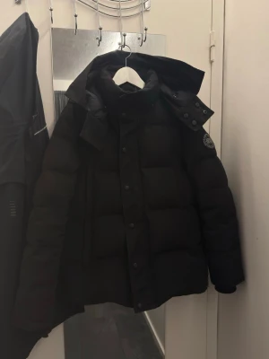 Wyndham black label - Riktig fin jacka håller bra värme till vintern  kvitto finns ochsp kan gå ner vid snabb affär