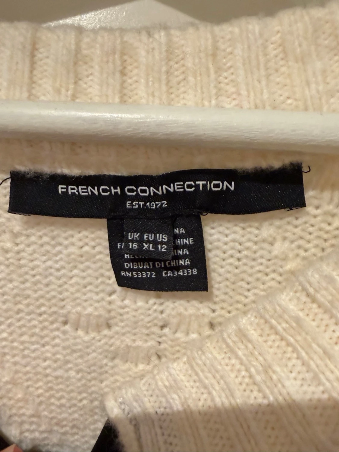 Vit stickad kofta med rosett French Connection - 1