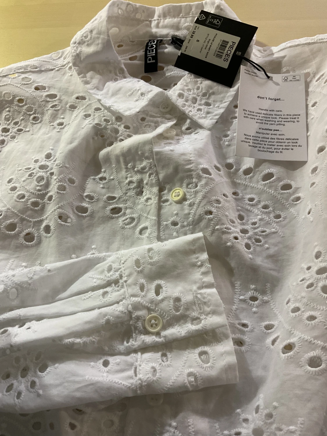 Vit broderad skjorta från Pieces - 4
